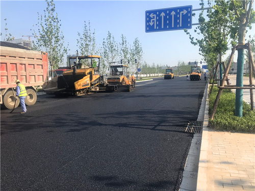 中國(guó)水利水電第三工程局基層動(dòng)態(tài) 港務(wù)區(qū)灞耿路市政工程瀝青上面層鋪筑圓滿完成